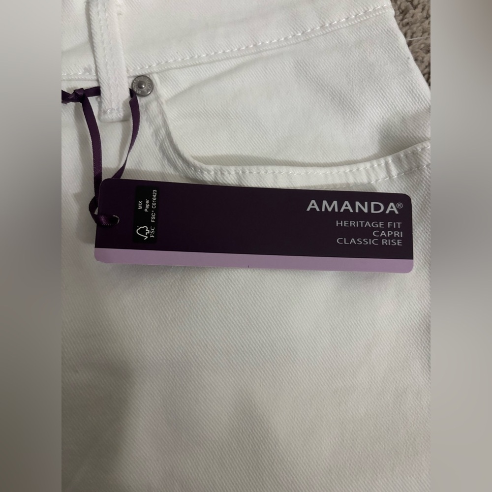 Gloria Vanderbilt Amanda
Heritage Fit Capri Classic Rise Crystal
White size 10 - Picture 7 of 16